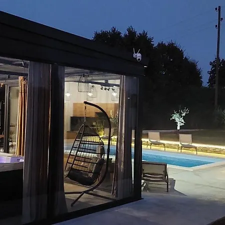 Hacienda Matea Mit Whirlpool, Pool Und Grill Holiday home Pula