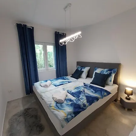 Hacienda Matea Mit Whirlpool, Pool Und Grill Pula