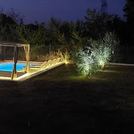Hacienda Matea Mit Whirlpool, Pool Und Grill Pula