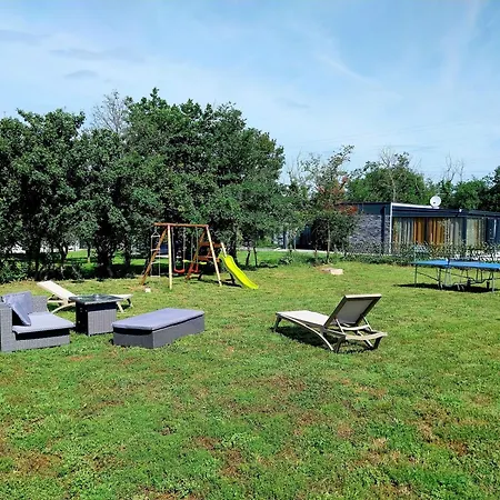 Hacienda Matea Mit Whirlpool, Pool Und Grill Pula